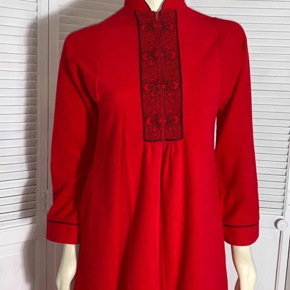 Vintage 70s Red Asian-Inspired Maxi Housedress Zip Housecoat Size Small‎